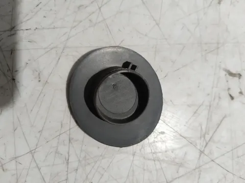 Cubierta De Tornillo De Bajo Parabrisa Chevrolet Corsa 2